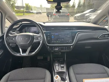 2022 Chevrolet Bolt EV - image 9