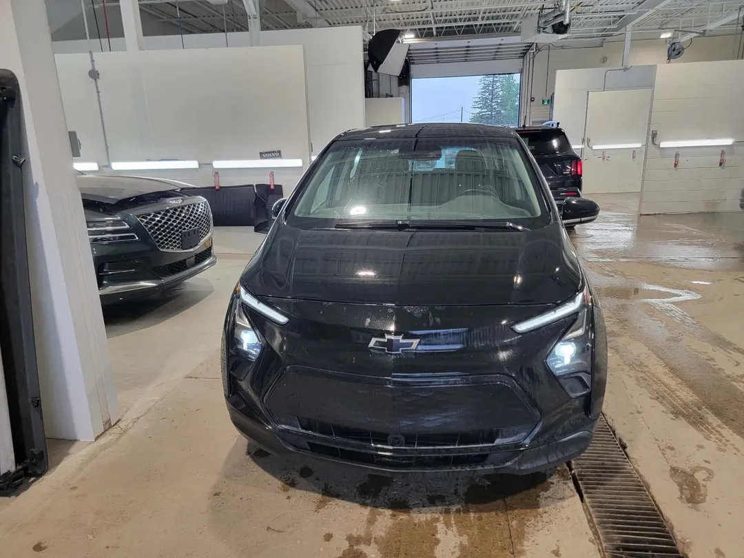 2022 Chevrolet Bolt EV — photo 2