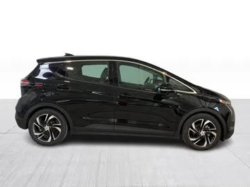 2022 Chevrolet Bolt EV - image 9
