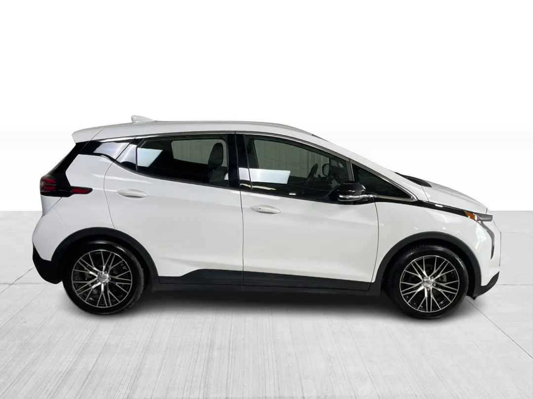 2022 Chevrolet Bolt EV — photo 2