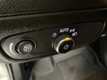 2022 Chevrolet Bolt EV - image 18