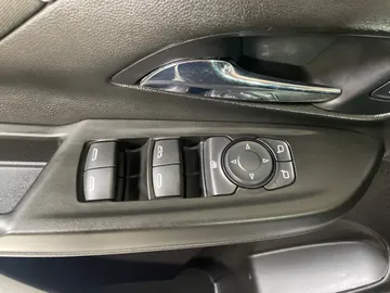 2022 Chevrolet Bolt EV - image 25