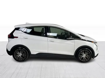 2022 Chevrolet Bolt EV - image 2