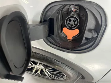 2022 Chevrolet Bolt EV - image 21