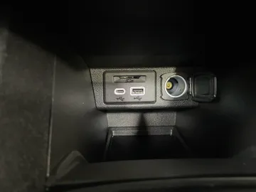 2022 Chevrolet Bolt EV - image 27