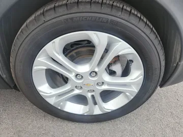 2018 Chevrolet Bolt EV - image 8