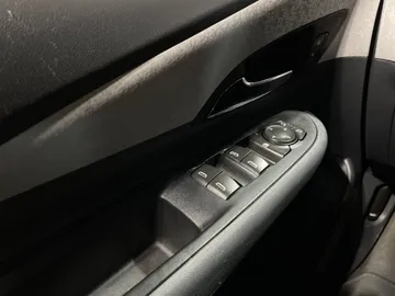 2018 Chevrolet Bolt EV - image 22