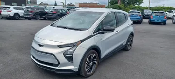 2022 Chevrolet Bolt EV - image 3