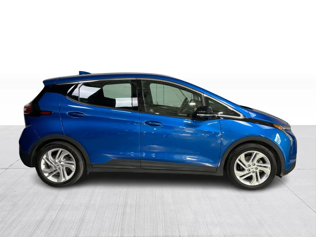 2023 Chevrolet Bolt EV — photo 2