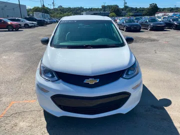 2017 Chevrolet Bolt EV - image 2