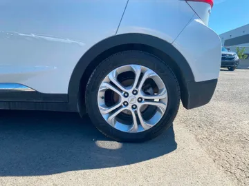 2017 Chevrolet Bolt EV - image 10