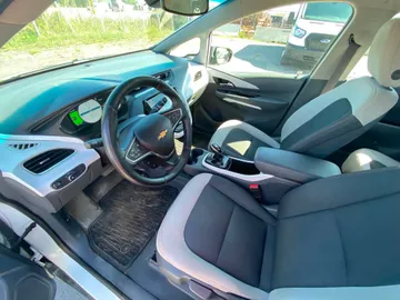 2017 Chevrolet Bolt EV - image 8