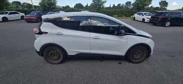 2023 Chevrolet Bolt EV - image 9