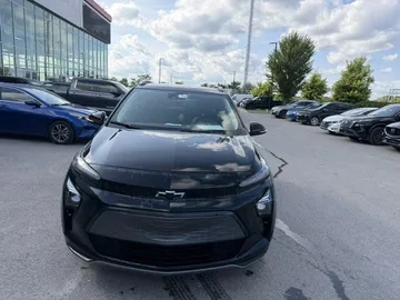 2023 Chevrolet Bolt EUV - image 2