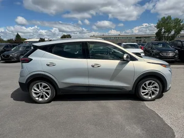 2023 Chevrolet Bolt EUV - image 3
