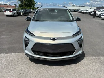 2023 Chevrolet Bolt EUV - image 2