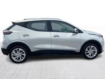 2023 Chevrolet Bolt EUV - image 2