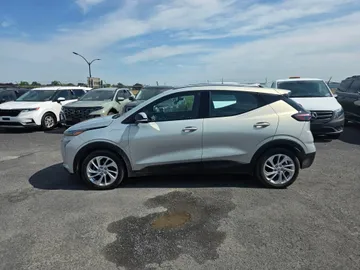 2023 Chevrolet Bolt EUV - image 4