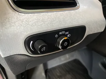 2019 Chevrolet Bolt EV - image 17