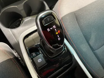 2021 Chevrolet Bolt EV - image 24