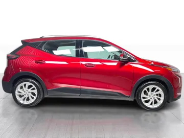 2023 Chevrolet Bolt EUV - image 2