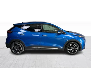 2022 Chevrolet Bolt EUV - image 2