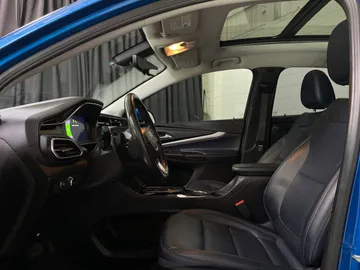 2022 Chevrolet Bolt EUV - image 3