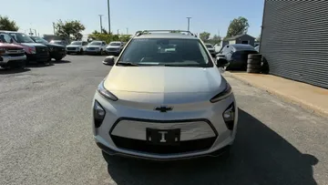 2023 Chevrolet Bolt EUV - image 2