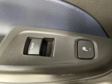 2022 Chevrolet Bolt EUV - image 31