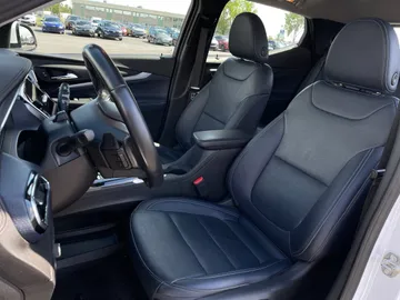 2022 Chevrolet Bolt EUV - image 3