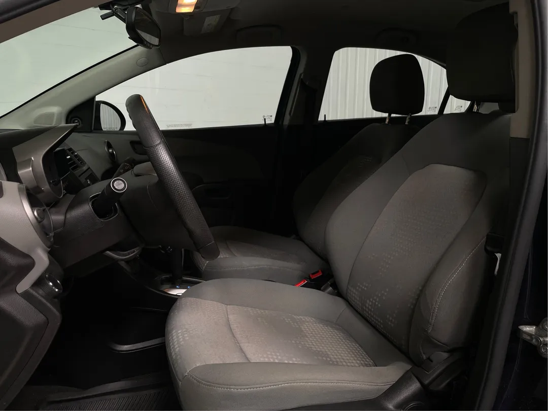 2015 Chevrolet Sonic — photo 3