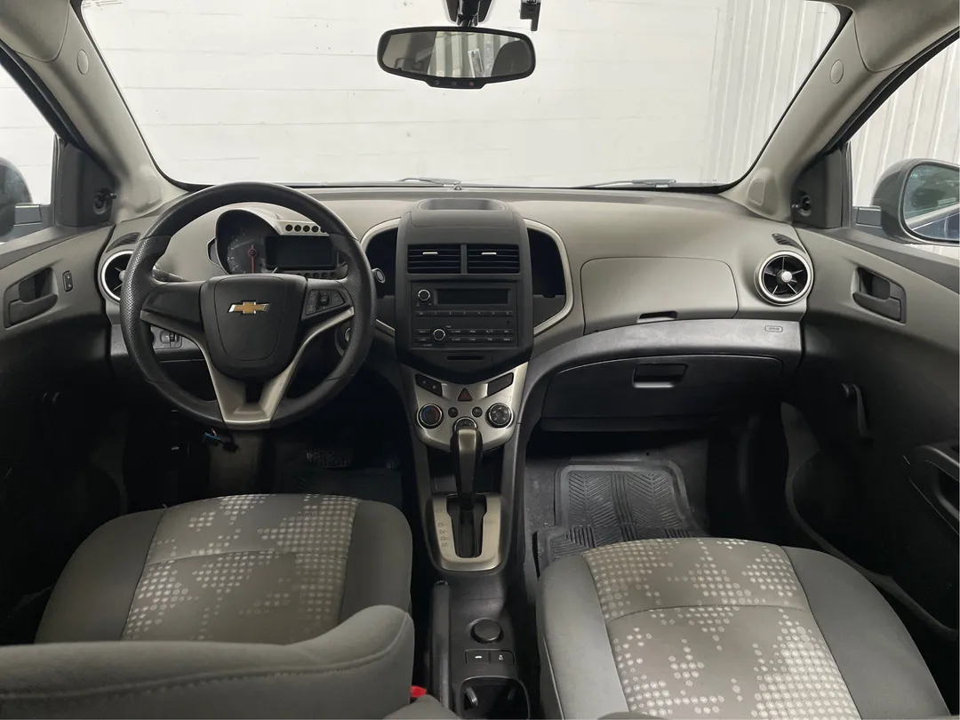 2015 Chevrolet Sonic — photo 4