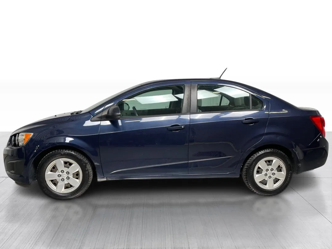 2015 Chevrolet Sonic — photo 7