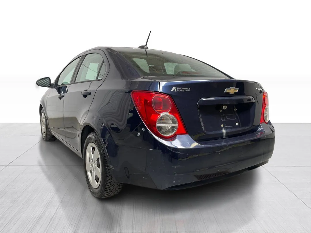 2015 Chevrolet Sonic — photo 8
