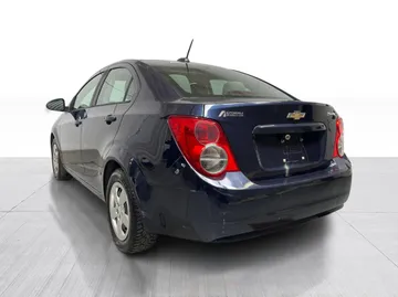 2015 Chevrolet Sonic - image 9