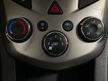 2015 Chevrolet Sonic - image 17