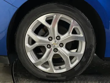 2018 Chevrolet Volt - image 6