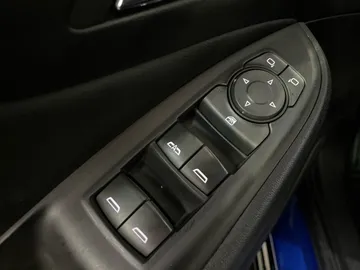 2018 Chevrolet Volt - image 24