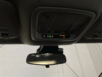 2018 Chevrolet Volt - image 16