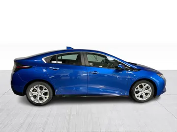 2018 Chevrolet Volt - image 2
