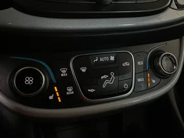 2018 Chevrolet Volt - image 22