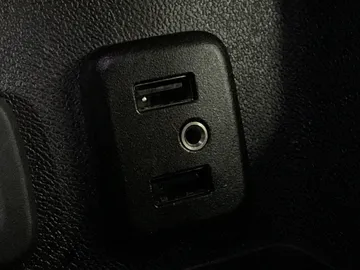 2018 Chevrolet Volt - image 26