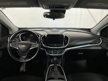 2018 Chevrolet Volt - image 4