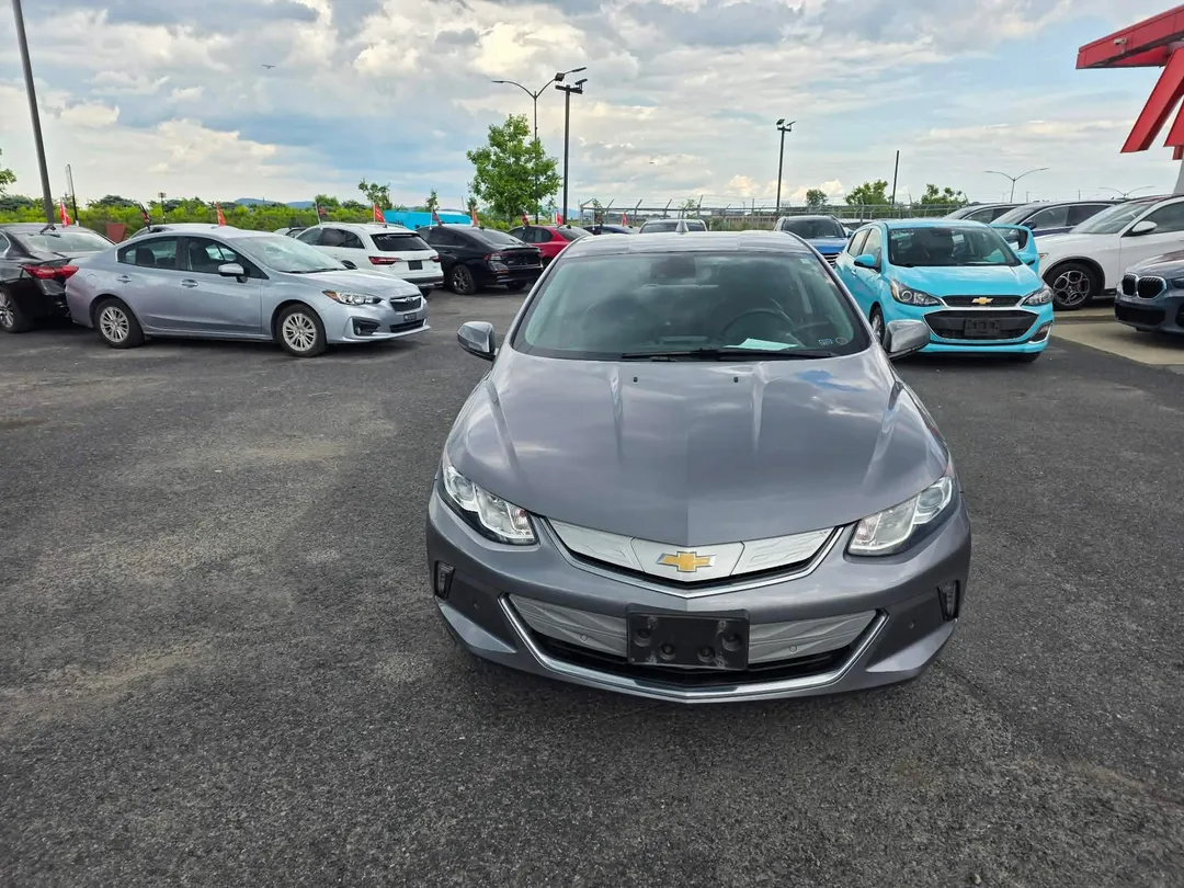 2018 Chevrolet Volt — photo 2