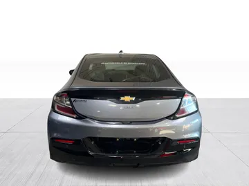 2018 Chevrolet Volt - image 11