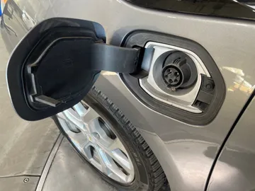 2018 Chevrolet Volt - image 19