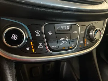 2018 Chevrolet Volt - image 22
