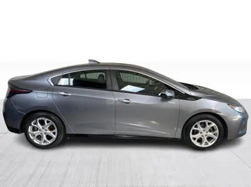 2018 Chevrolet Volt - image 2