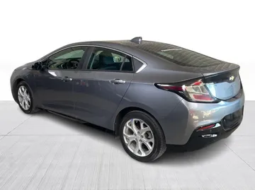 2018 Chevrolet Volt - image 10