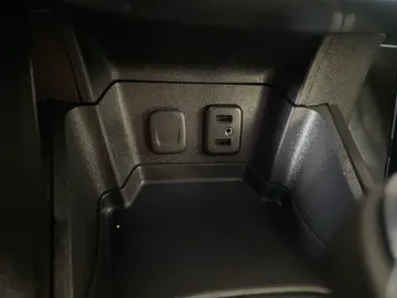 2018 Chevrolet Volt - image 26